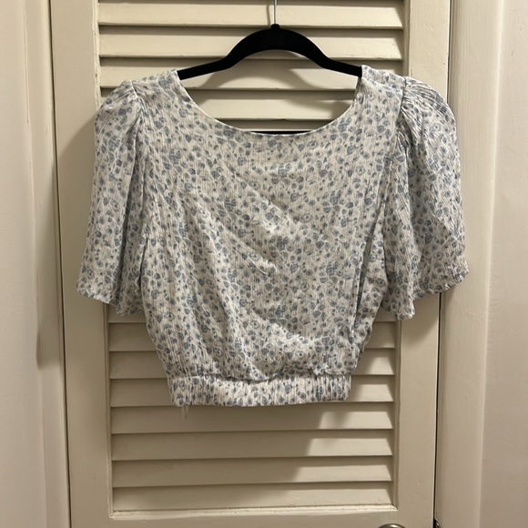 Abercrombie&Fitch Knot Front Flutter Sleeve Top - Picture 6 of 6